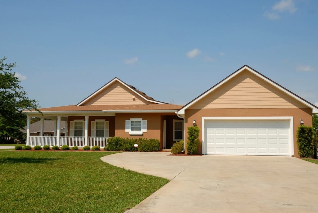 Best Time to Replace a Garage Door in the Inland Empire